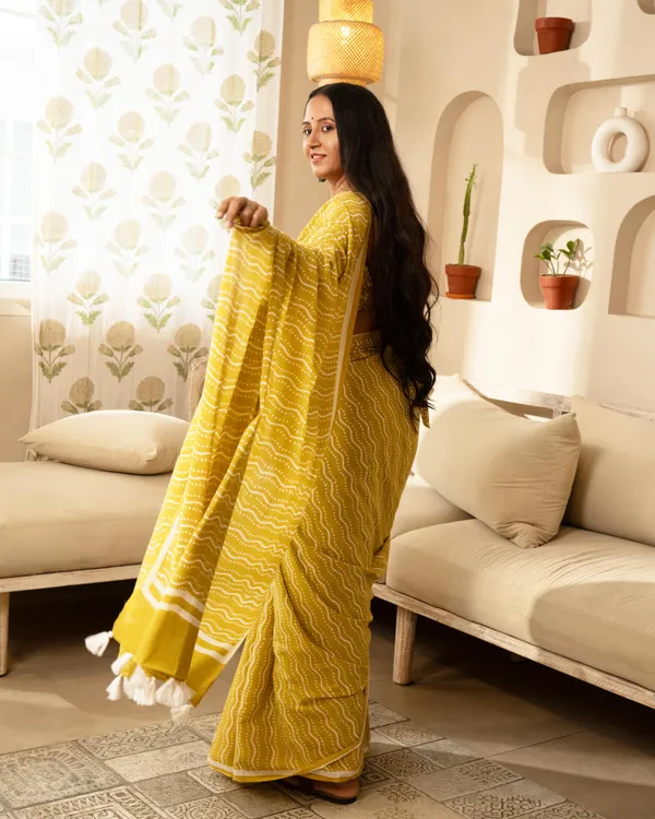 Yellow_Cotton_Waves_H_Block_Printed_Mul_Saree_With_Tassels_For_Women